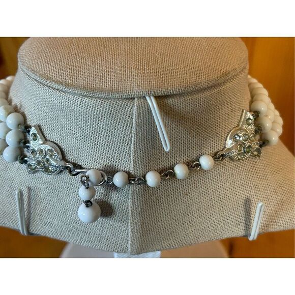 Vintage white glass bead choker three strand Japan (4562)￼ - Picture 4 of 7